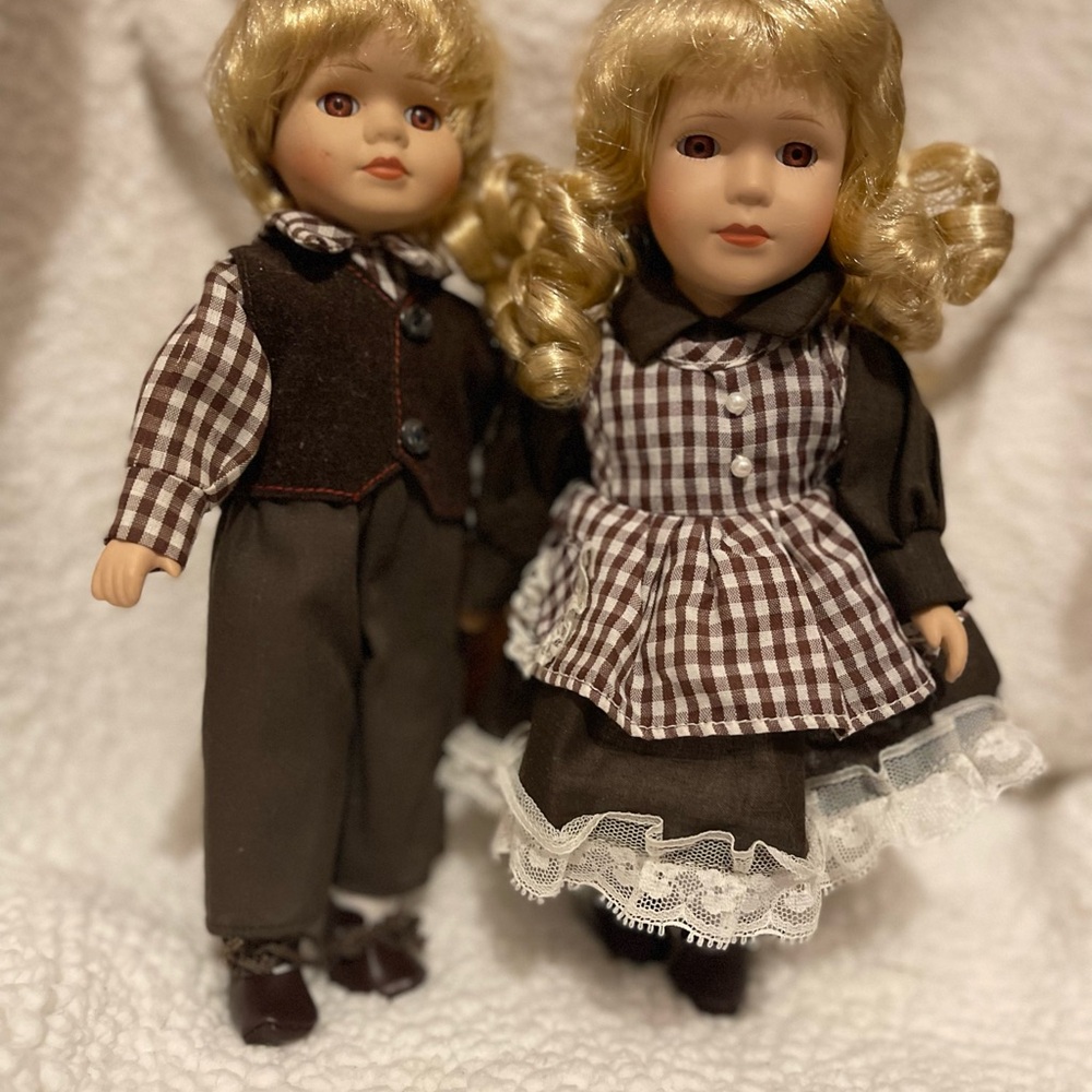 Vintage Two Wyndham Lane Dolls Heidi & Eric Porcelain Doll Set Collectibles
